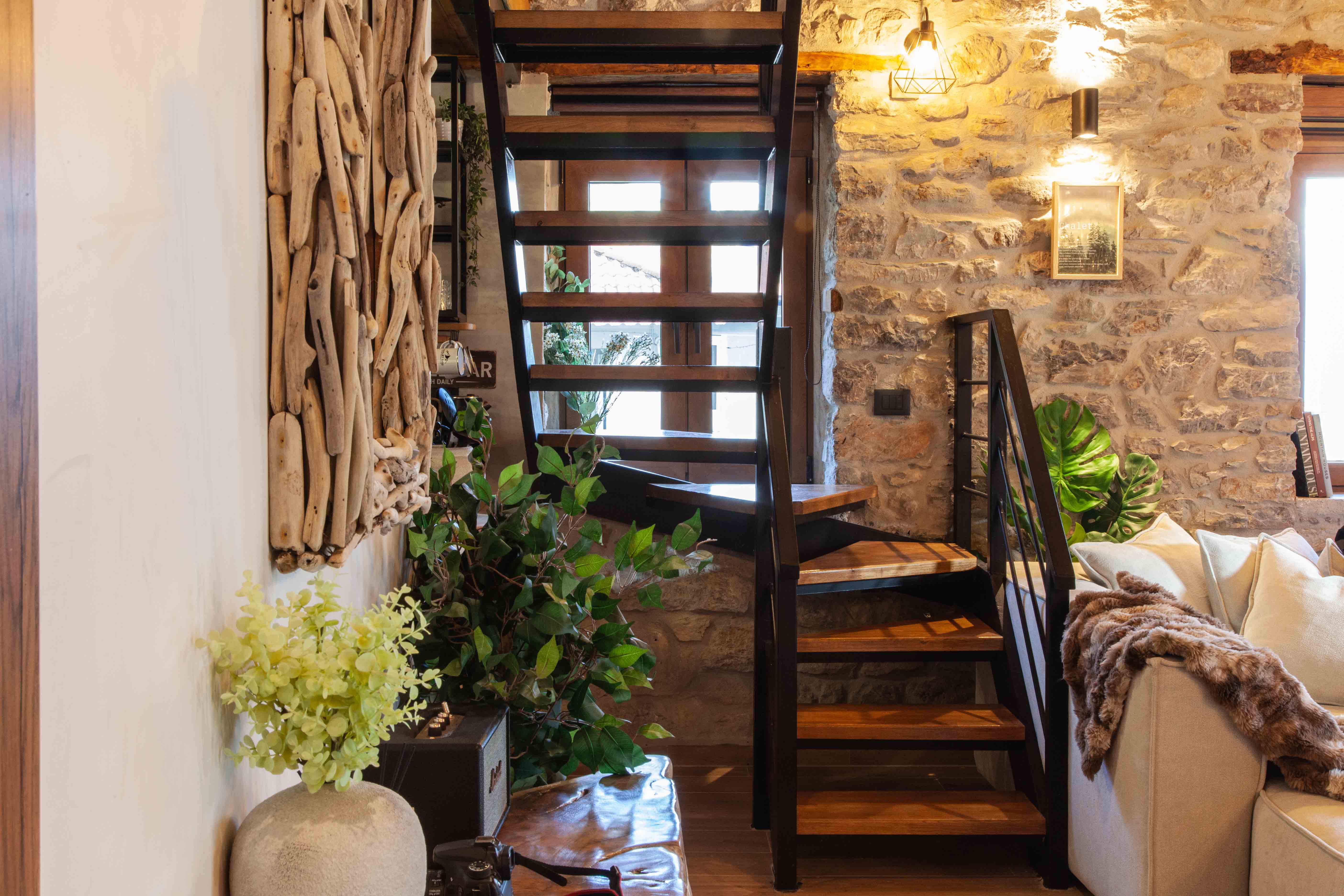 luxury chalet Καλάβρυτα σκάλα σοφίτας